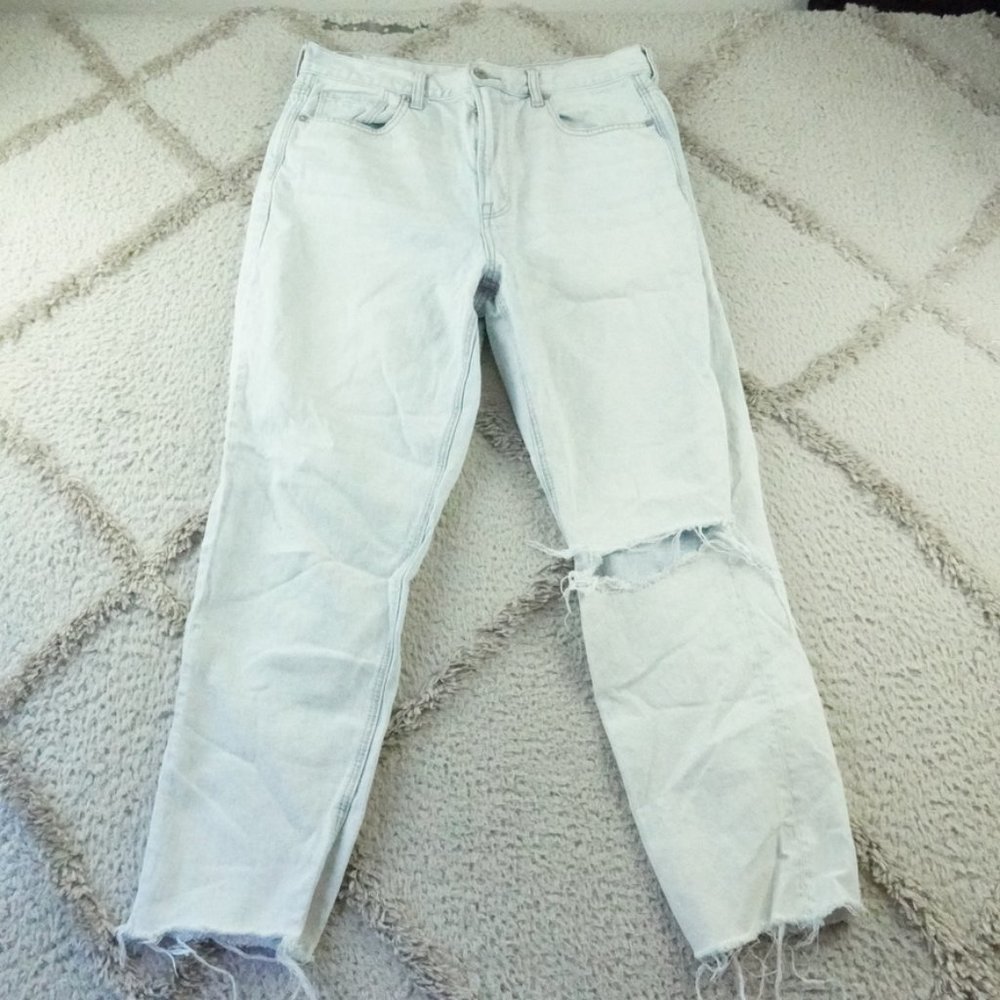 American Eagle Outfitters Light Blue Distressed Jeans